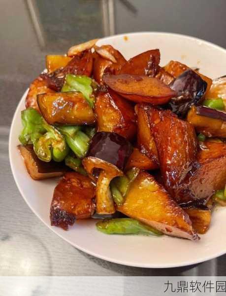 手游资讯，探索创造与魔法中的神秘美食——地三鲜的奥秘与奇妙效果